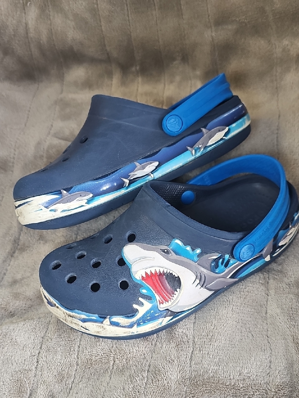 CROCS Kids Navy Blue Shark Clog with Bright Blue Strap Childrens Size 12 J23